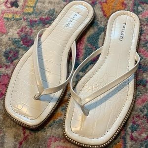 EUC Tahari flip flops